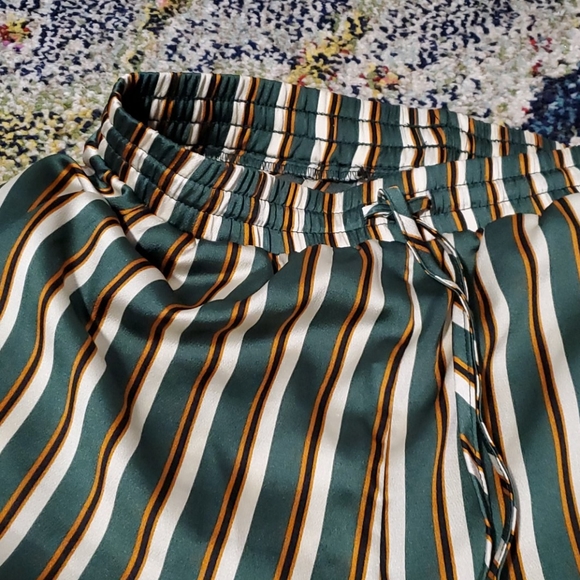 H&M High Rise Trousers - Picture 3 of 3